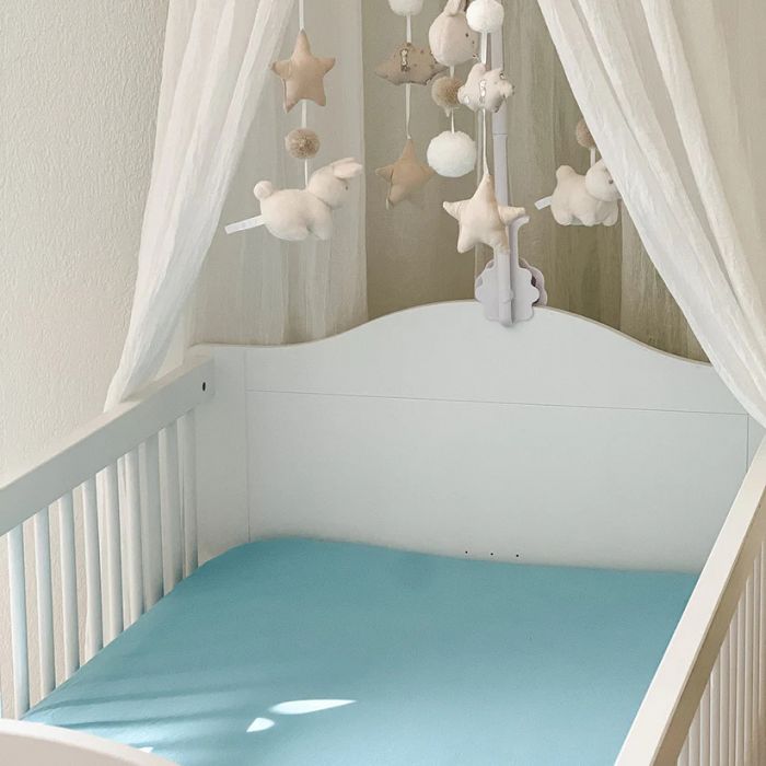 Babycalin Set of 2 fitted cot bed sheets 70 x 140cm - Blue & Blue Feathers - Image 4