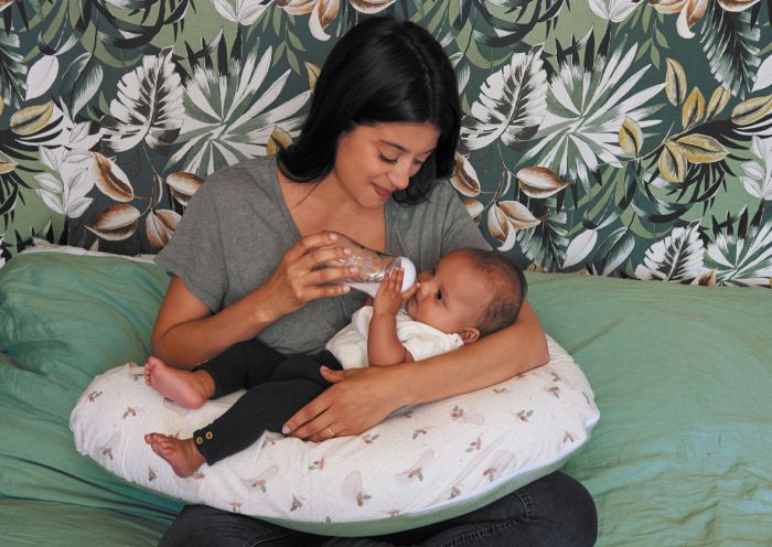 Tineo 2-in-1 Maternity Cushion - Sage Green - Image 13